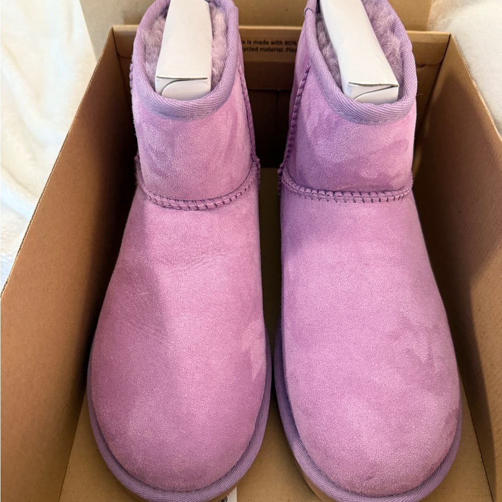 UGG Classic Mini Boots Slippers Moccs NWT Size 7 Lilac Purple